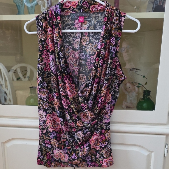 Vince Camuto Vibrant Floral Top - Picture 2 of 6